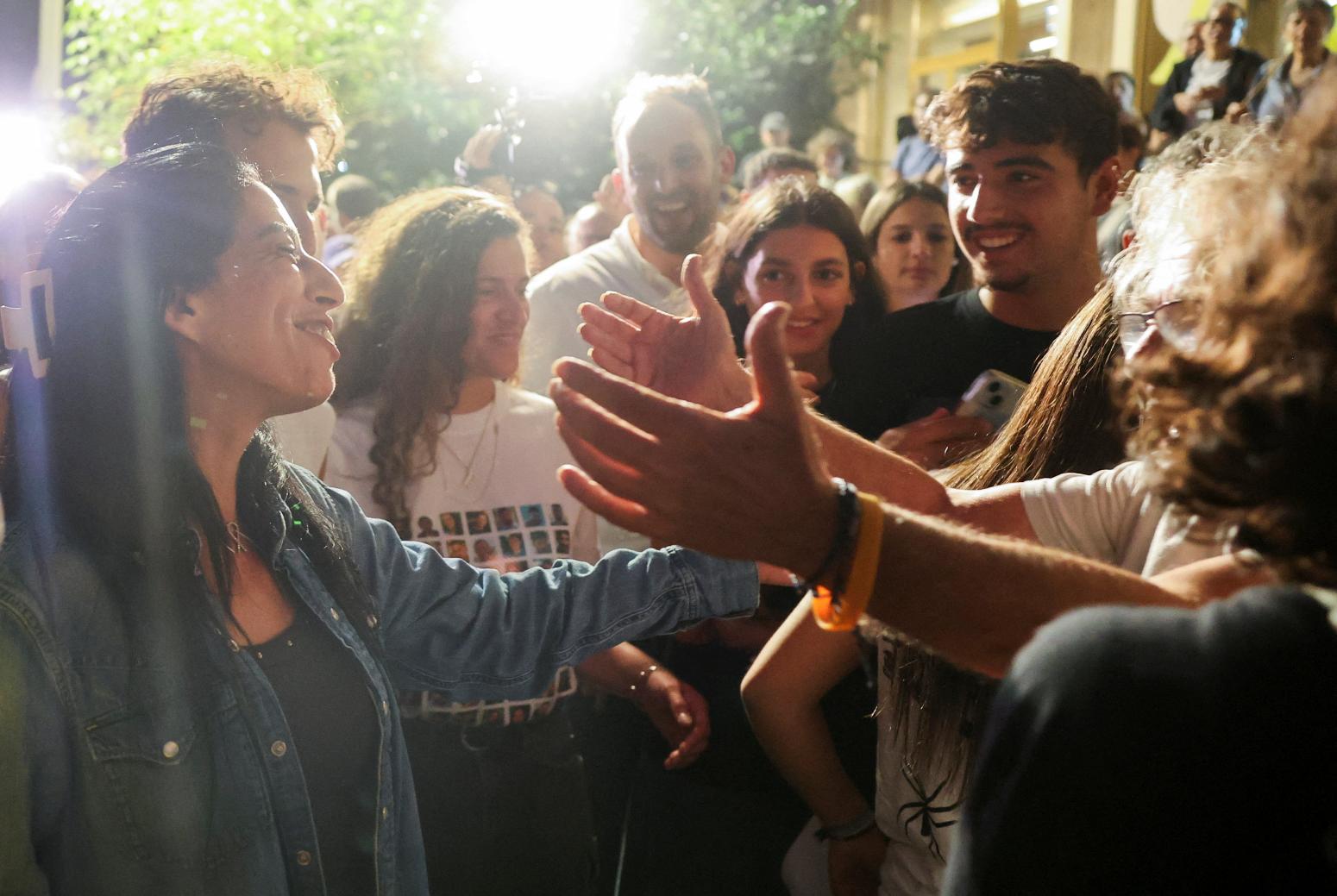 Δάκρυα χαράς και πυροτεχνήματα: Πώς υποδέχτηκαν Ισραηλινοί και Παλαιστίνιοι τη συμφωνία