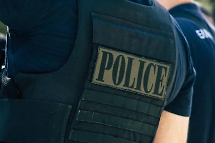 «Δημόσιος κίνδυνος» ο 43χρονος που έστειλε στο νοσοκομείο την έγκυο σύζυγό του με τραύματα από πιρούνι