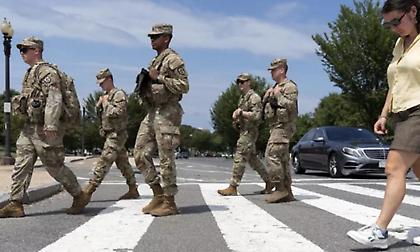 Περίπου 500 μέλη της Εθνοφρουράς αναπτύχθηκαν στο Σικάγο