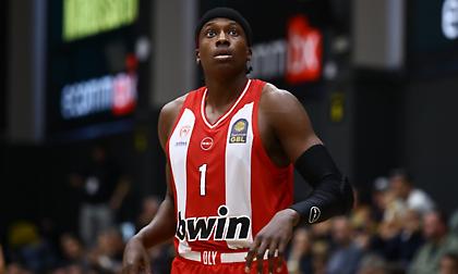 Νιλικίνα: «Ομάδα που πρέπει να κερδίζει ο Ολυμπιακός - Τα λάβαρα μιλούν από μόνα τους»