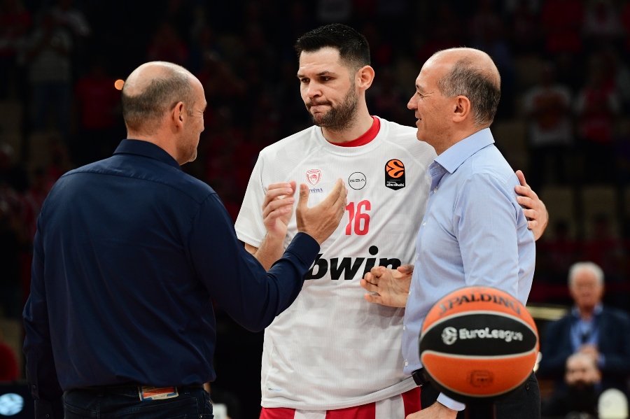 Olympiacos: The Award of Record-Man, Costas Papanikolaou