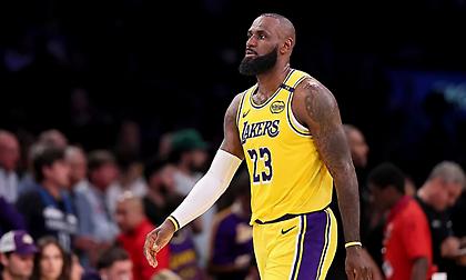 «Γεράματα»: Ο Λεμπρόν χάνει 3-4 εβδομάδες λόγω ισχιαλγίας