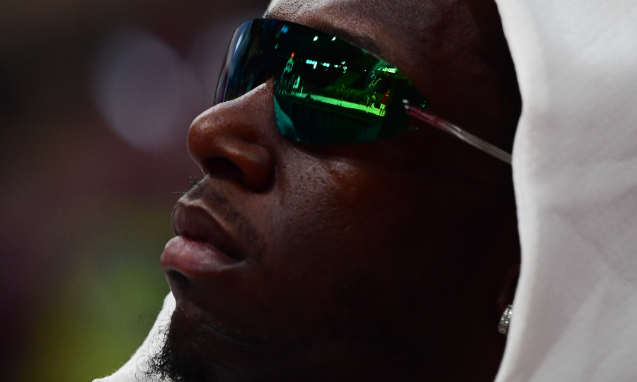 Ολυμπιακός-Παναθηναϊκός: Με γυαλιά ηλίου και κουκούλα στον πάγκο του ΣΕΦ ο Ναν