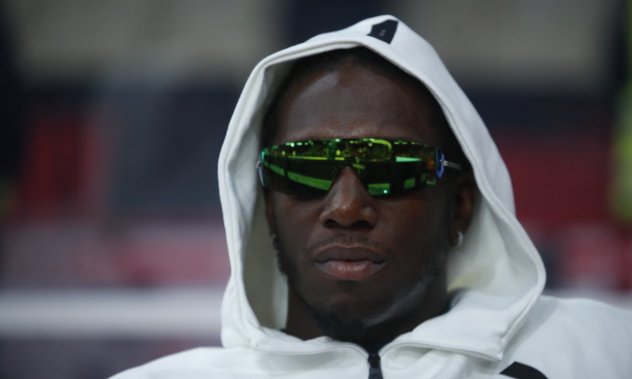 Ολυμπιακός-Παναθηναϊκός: Με γυαλιά ηλίου και κουκούλα στον πάγκο του ΣΕΦ ο Ναν