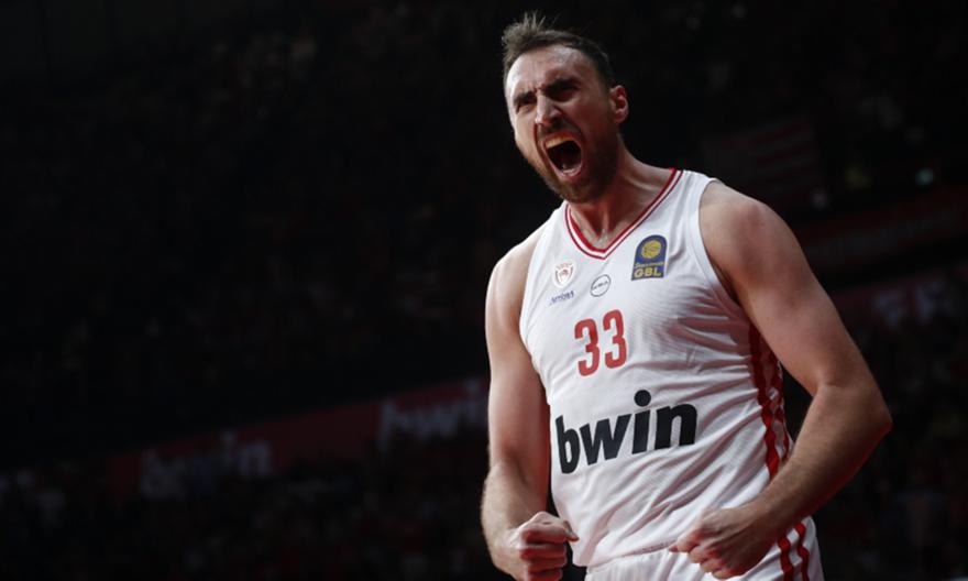 Σταμάτησε με εντυπωσιακό μπλοκ τον Σορτς και πανηγύρισε έξαλλα ο Μιλουτίνοφ