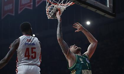 Κάρφωσε εμφατικά μπροστά στον Χολ μετά από ασίστ του Σορτς ο Χουάντσο!