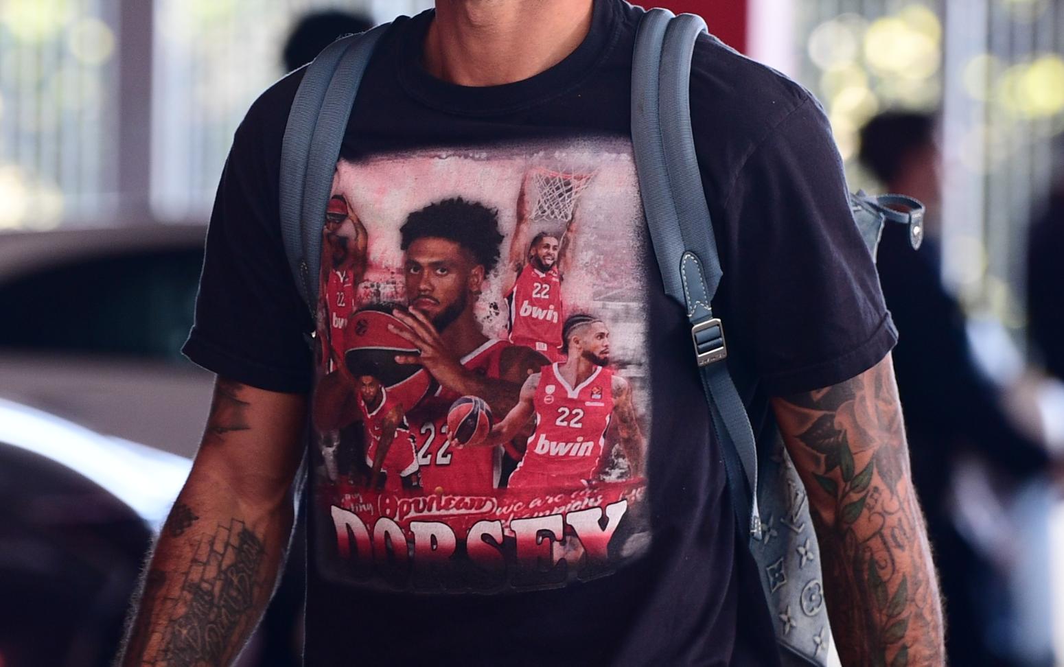 Ολυμπιακός: Με μπλούζα... Θρυλέων Ντόρσεϊ στην άφιξη ο Ντόρσεϊ