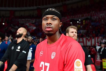 «Δεν είναι διαθέσιμος ο Κώστας, παίζει στον Ολυμπιακό»: Ρεπόρτερ του ΝΒΑ σχολίασε το συμβόλαιο στον Άλεξ Αντετοκούνμπο!