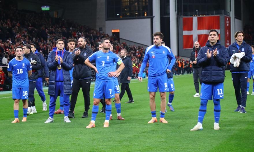 Αποθέωση παρά τον αποκλεισμό: Πήγαν στον κόσμο, χειροκροτήθηκαν και ανταπέδωσαν οι Έλληνες διεθνείς