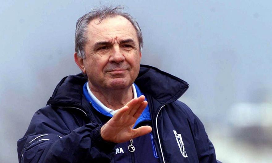 «Προπονητής, παιδαγωγός, άνθρωπος»: Η βαριά κληρονομιά του Γιάννη Κόλλια μέσα από τα λόγια Καραγκούνη, Μπασινά, Δέλλα