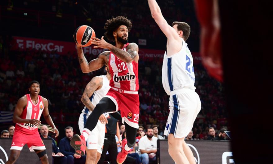 Για τη δεύτερη σερί νίκη στο ΣΕΦ οι Πειραιώτες: Ολυμπιακός-Εφές (4η περίοδος)