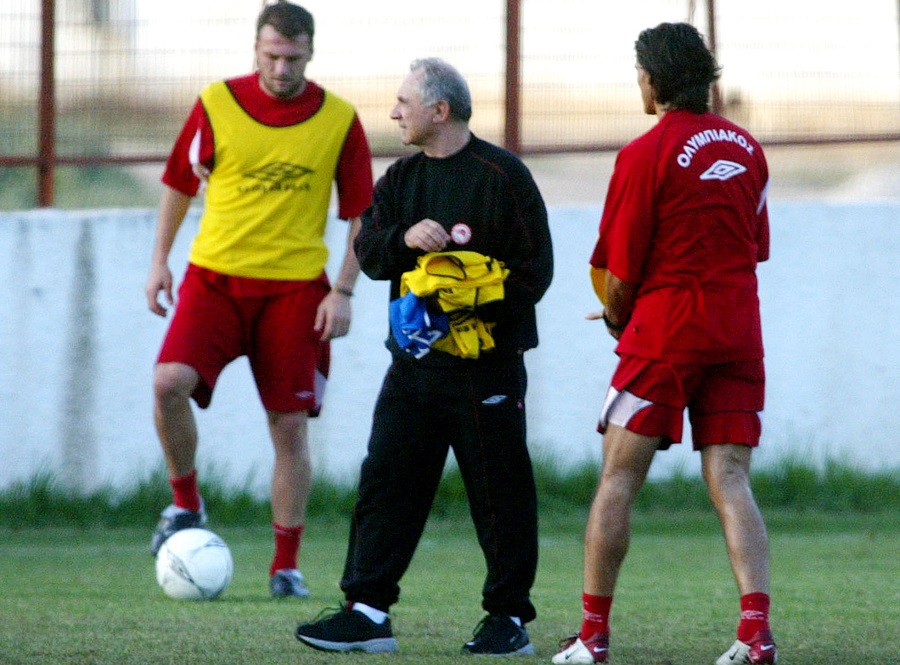 Κόλλιας: Ο δύσκολος μήνας στον πάγκο του Ολυμπιακού