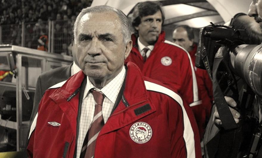 «Προσπάθησα, αλλά…»: Ο δύσκολος μήνας του Γιάννη Κόλλια στον πάγκο του Ολυμπιακού