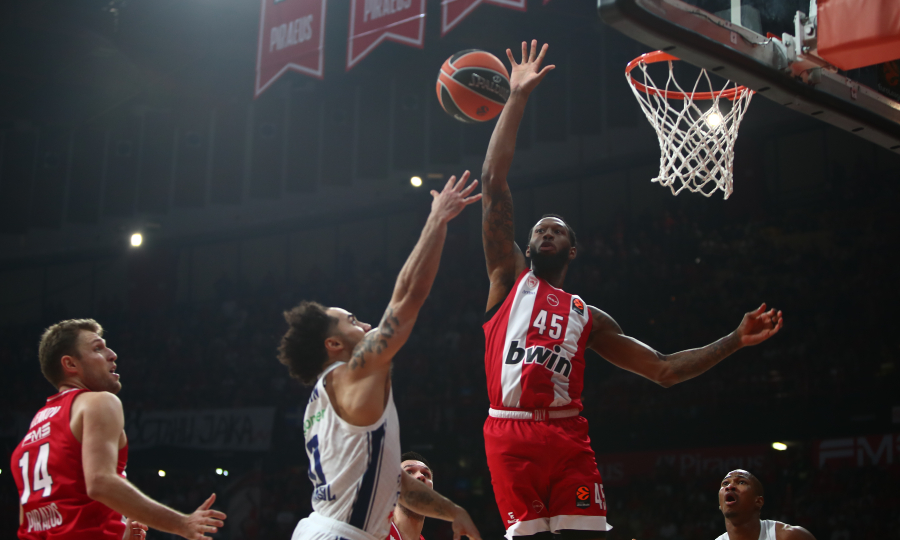 Ολυμπιακός: Τα αναμενόμενα σκαμπανεβάσματα στον μαραθώνιο και το μισογεμάτο ποτήρι