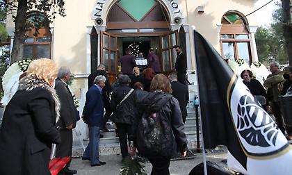 Το τελευταίο αντίο στον πατέρα του Γιαννάκη - Παρούσα η οικογένεια του ΠΑΟΚ
