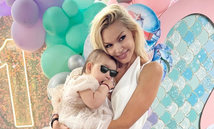 Βίκυ Κάβουρα: Το παράπονο προς τις μαμάδες και η αποκάλυψη του πλήρες ονόματος της κόρης της