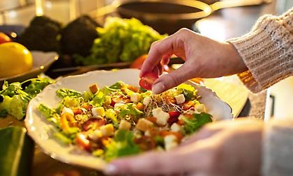 Fibremaxxing: Το νέο viral trend διατροφής που αποθεώνει τις φυτικές ίνες