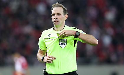 Ποιος είναι ο Σάσα Στέγκεμαν που θα διευθύνει το ντέρμπι των δικεφάλων