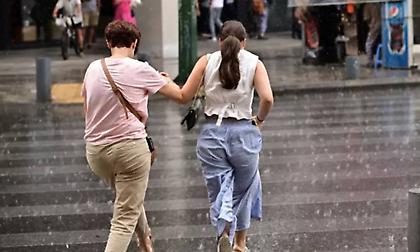 Καιρός: Βροχές και καταιγίδες στις περισσότερες περιοχές – Στους 25°C η θερμοκρασία