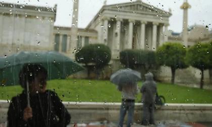 Καιρός: Ισχυρές βροχές και καταιγίδες – Πού θα φτάσει η θερμοκρασία τους 25 βαθμούς