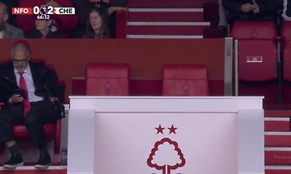 Έξαλλος ο Μαρινάκης, έφυγε από τη θέση του στα μισά του δευτέρου ημιχρόνου του Νότιγχαμ-Τσέλσι!