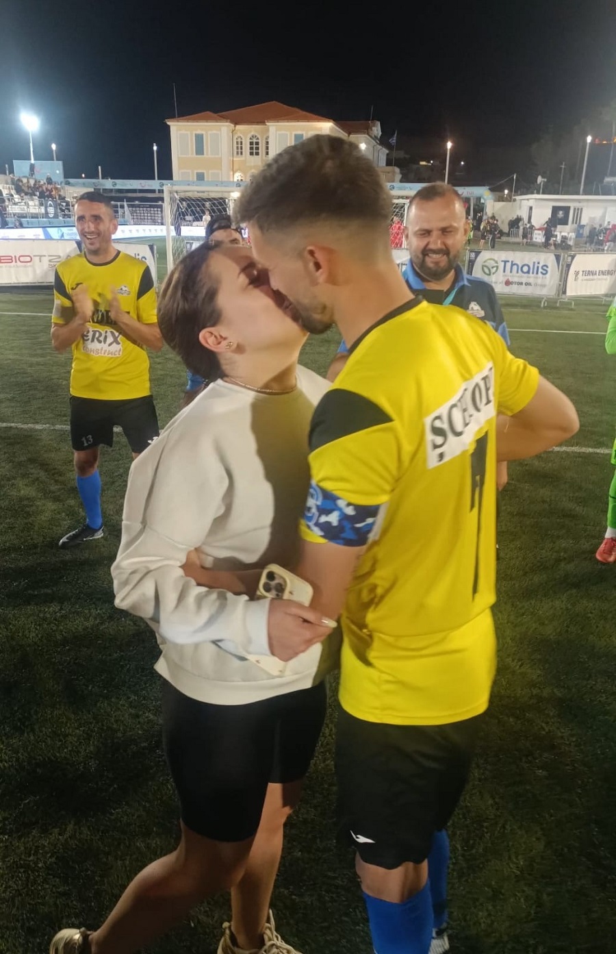 Rethymno: Football, tourism and a marriage proposal in the center of the stadium!