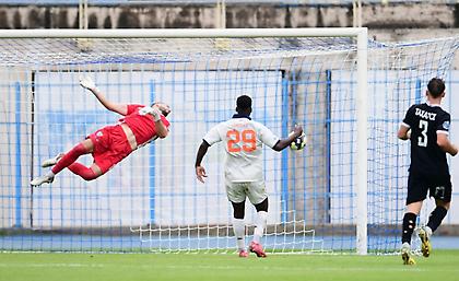 Τεράστιο λάθος του τερματοφύλακα για το 2-0 της Καλαμάτας, μείωσε στα… καπάκια η Athens Kallithea