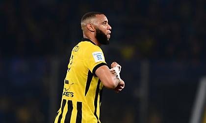 Αποβλήθηκε με απευθείας κόκκινη κάρτα ο Μουκουντί και χάνει Ολυμπιακό