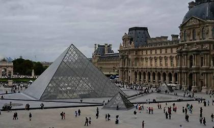 Κινηματογραφική ληστεία στο Μουσείο του Λούβρου - Έκλεψαν κοσμήματα από τη συλλογή του Ναπολέοντα