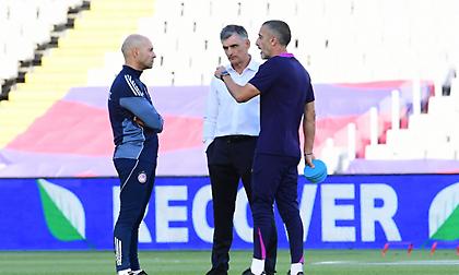 Μπαρτσελόνα-Ολυμπιακός: Μεντιλίμπαρ και Κοβάσεβιτς στον αγωνιστικό χώρο του Μονζουίκ