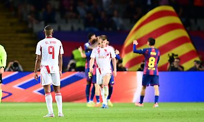 Εκμεταλλεύεται το αριθμητικό της πλεονέκτημα η Μπαρτσελόνα: Δύο γκολ ο Ράσφορντ, χατ-τρικ ο Φερμίν