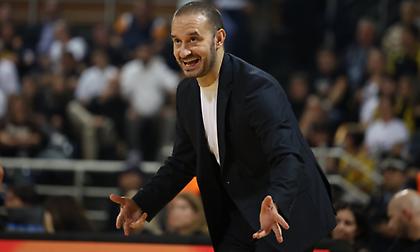 Σε δύσκολη θέση ο Κάραϊσιτς στον Άρη - Σύσκεψη μέχρι το πρωί μετά τη Μανρέσα