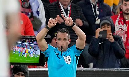 Ο Γερμανός Τομπίας Στίλερ σφυρίζει στο ντέρμπι του Ολυμπιακού με την ΑΕΚ!