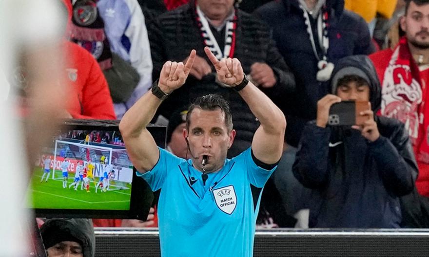 Ο Γερμανός Τομπίας Στίλερ σφυρίζει στο ντέρμπι του Ολυμπιακού με την ΑΕΚ!