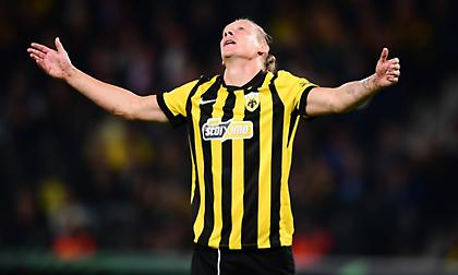 Δύο κεφαλιές στο δοκάρι από τους στόπερ της ΑΕΚ στο πρώτο ημίχρονο με την Αμπερντίν