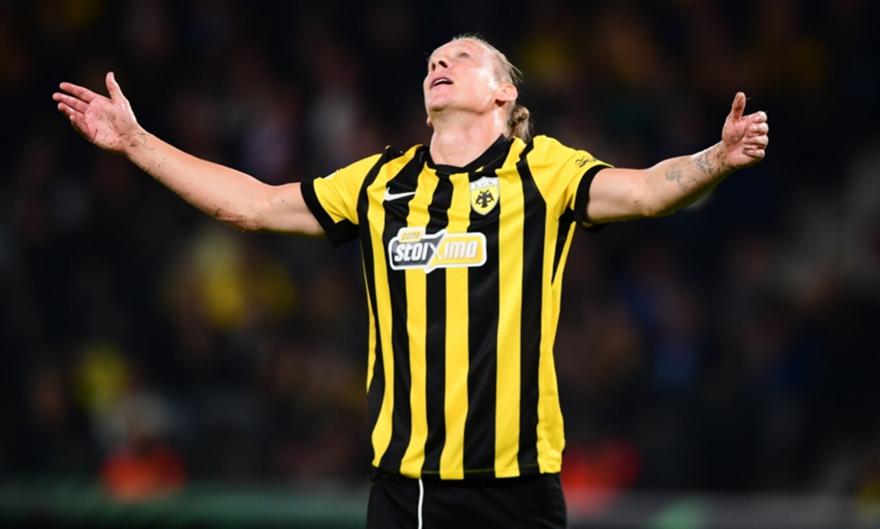 Δύο κεφαλιές στο δοκάρι από τους στόπερ της ΑΕΚ στο πρώτο ημίχρονο με την Αμπερντίν