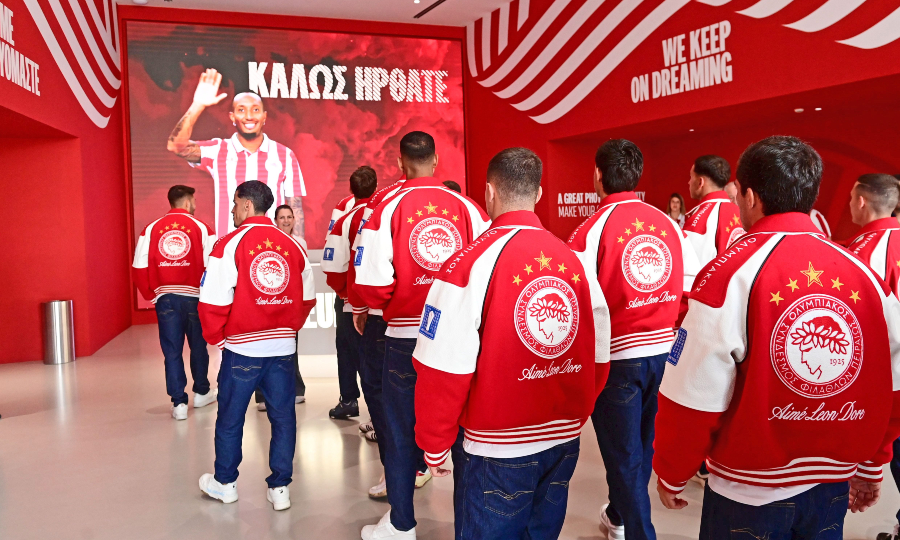 Ολυμπιακός: Η ομάδα επισκέφθηκε το Μουσείο της ομάδας στο «Γεώργιος Καραϊσκάκης»
