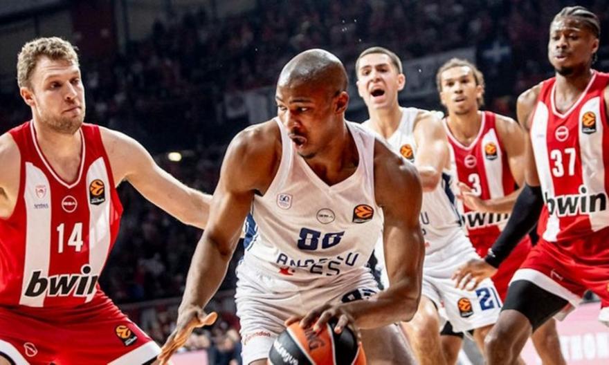 Εφές: Χωρίς σέντερ στο ντέρμπι κόντρα στη Φενέρ