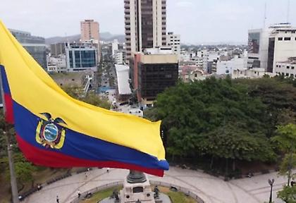 Ισημερινός: Ο πρόεδρος Νομπόα δηλώνει θύμα απόπειρας δολοφονίας με δηλητηριασμένα σοκολατάκια