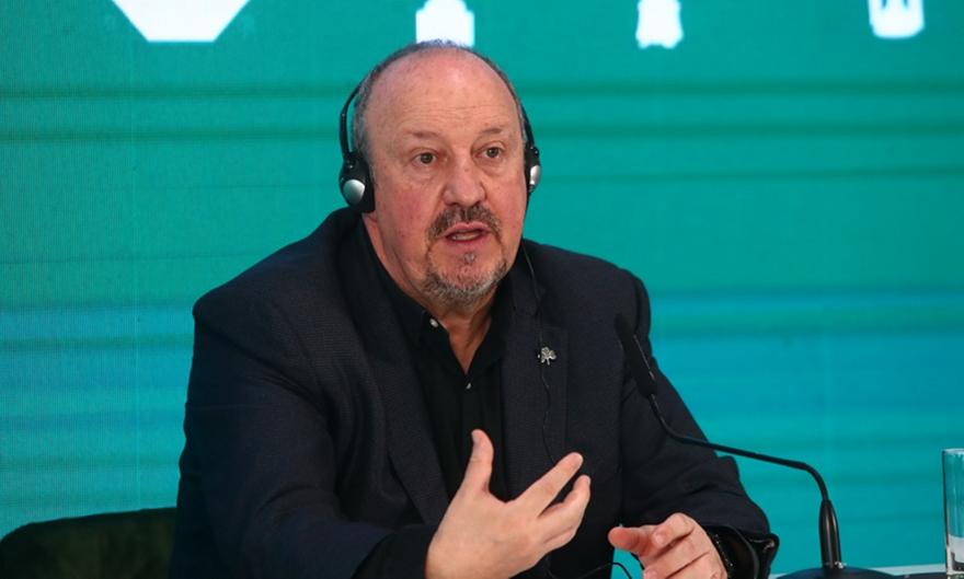 Ο Μπενίτεθ είδε την ήττα από τη Φέγενορντ και κατάλαβε: «Αυτό γινόταν λάθος…»