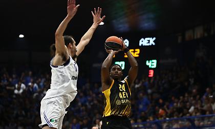 Έκανε παρέλαση στο Ιβανώφειο με 20άρα η ΑΕΚ και παραμένει στην κορυφή!