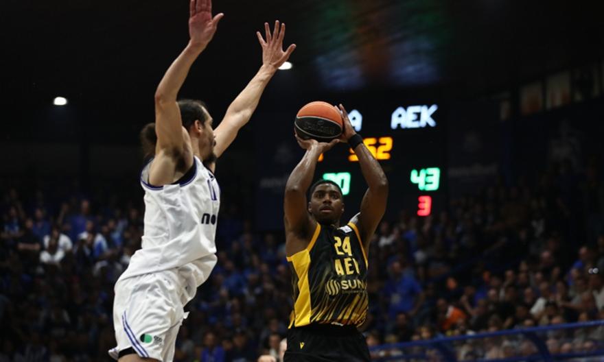 Έκανε παρέλαση στο Ιβανώφειο με 20άρα η ΑΕΚ και παραμένει στην κορυφή!