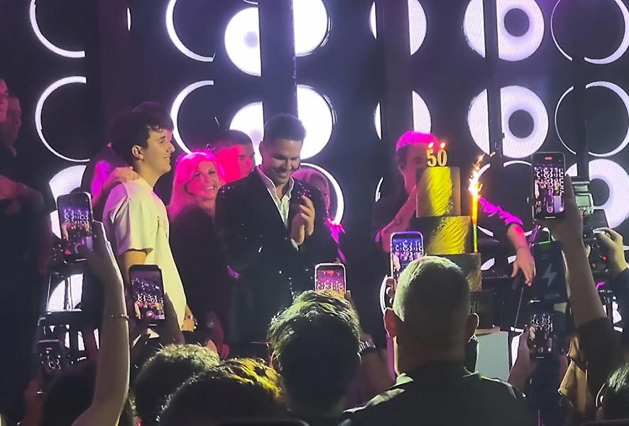 Γιώργος Τσαλίκης: To super party για τα γενέθλιά του. Τα 50, το βίντεο, η συγκίνηση και το...δεν μεγαλώνω