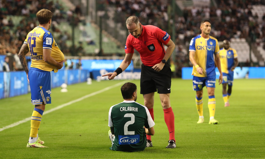 Παναθηναϊκός-Αστέρας: Τραυματισμός και αναγκαστική αλλαγή νωρίς για τον Καλάμπρια