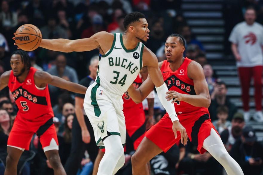 NBA: Παίκτες της εβδομάδας οι Γιάννης Αντετοκούνμπο και Γουεμπανιάμα.