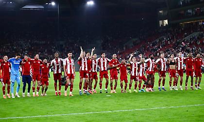 Οι έξαλλοι πανηγυρισμοί στα γκολ & η αποθέωση στο φινάλε: Η παρακάμερα του Ολυμπιακού από τη νίκη επί της ΑΕΚ