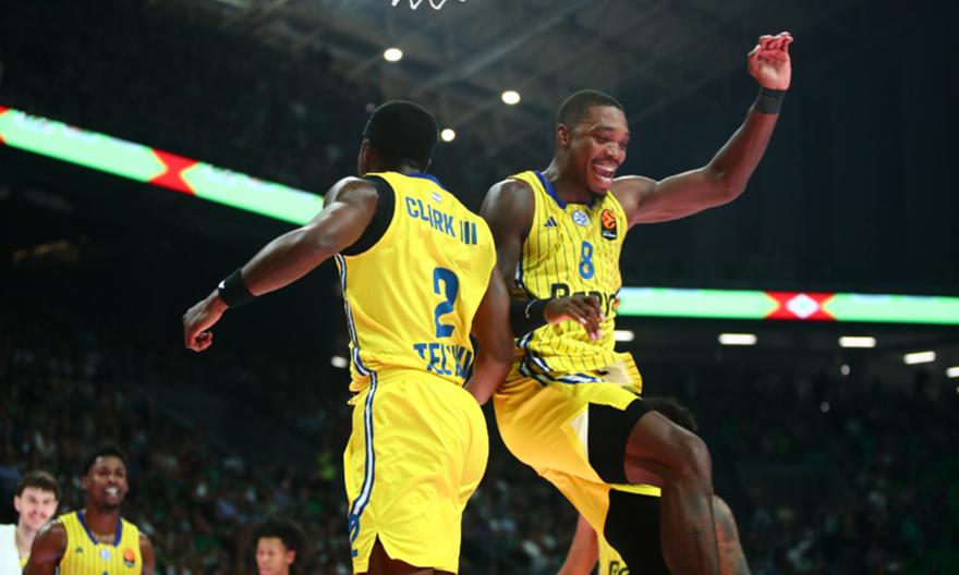 Απίθανο buzzer-beater πίσω από το κέντρο από τον Κλαρκ στο Παναθηναϊκός-Μακάμπι