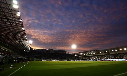 Συνελήφθη πατέρας που έδωσε φωτοβολίδες στο ανήλικο παιδί του στο ματς του Παναθηναϊκού!