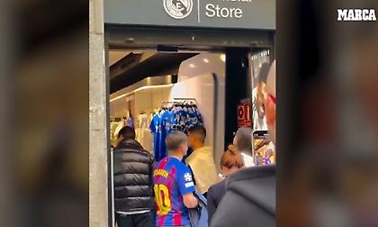 O… αντι-Μαδριλένος Αντρέι Αρσάβιν πήγε σε μπουτίκ της Ρεάλ με φανέλα της Μπαρτσελόνα!