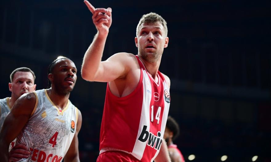 Βεζένκοφ: «Ακόμα ψάχνουμε τη χημεία μας»